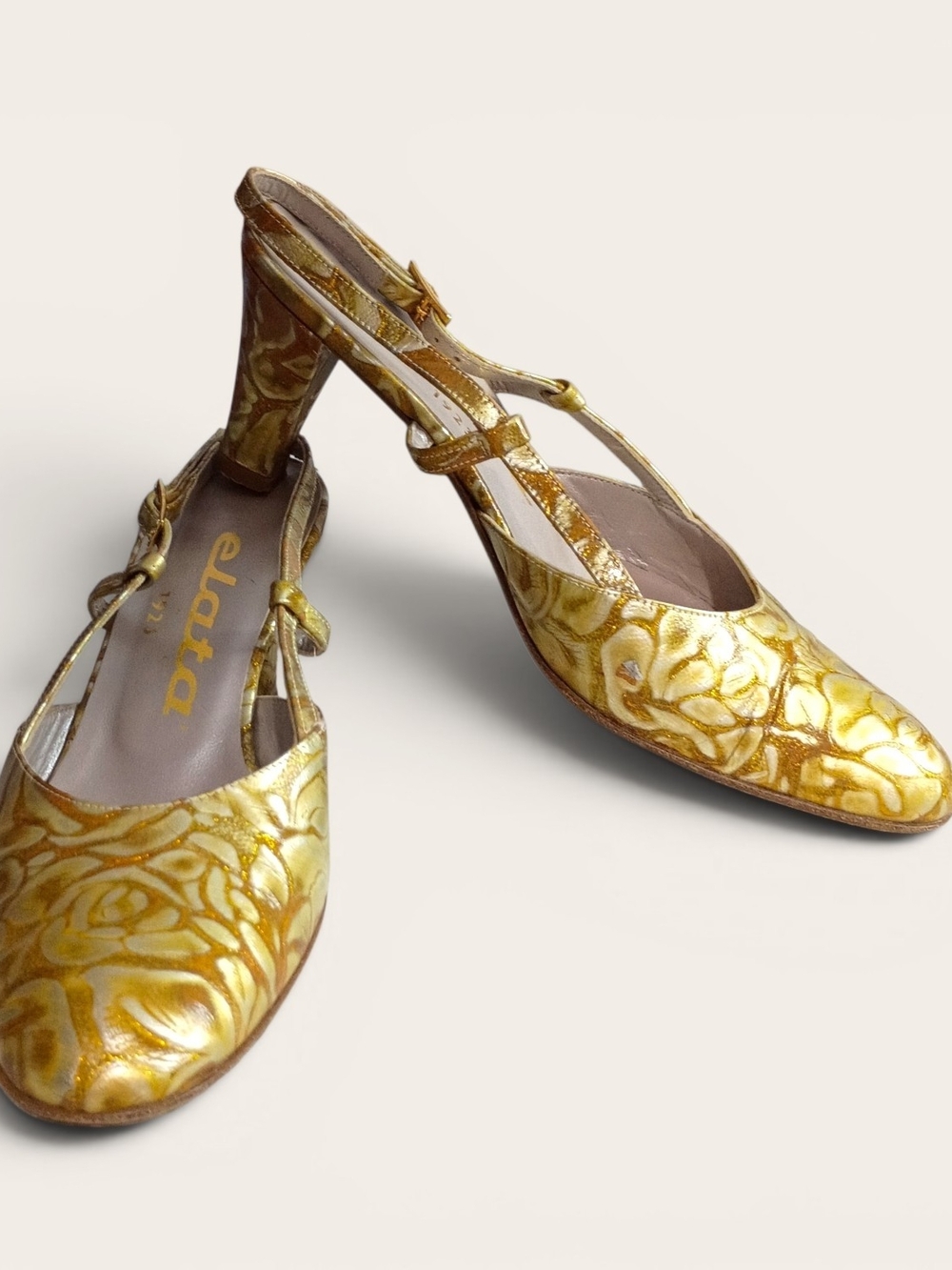 Vintage Italian Vero Cuoio Gold Floral Slingback Mid Heel Pumps